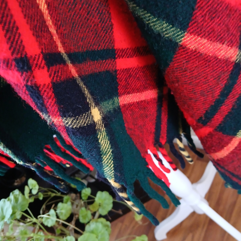 Vtg Country Place Red and Green Plaid Hooded Poncho - Picture 9 of 9